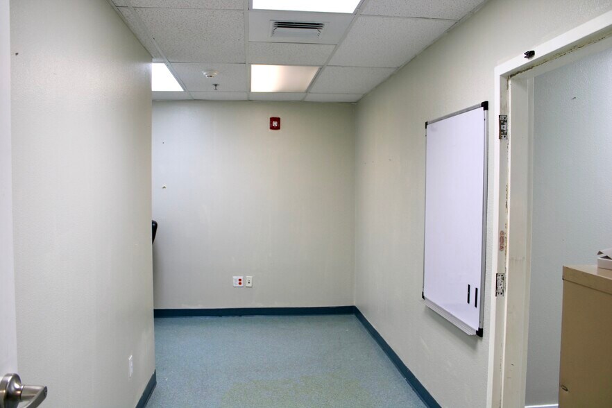 More Photos Of 135 Carmen Ln, Santa Maria Rehabilitation Center For Lease