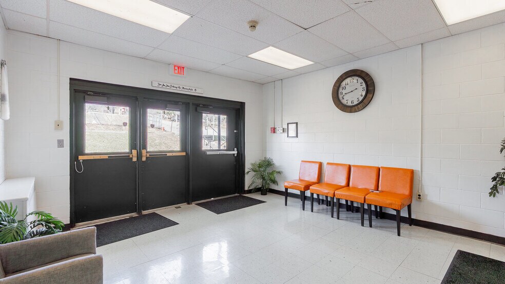 More Photos Of 81 Evick Dr, Franklin Flex For Sale