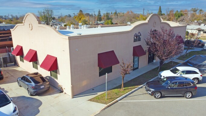 More Photos Of 2725 16th St, Bakersfield Office For Sale
