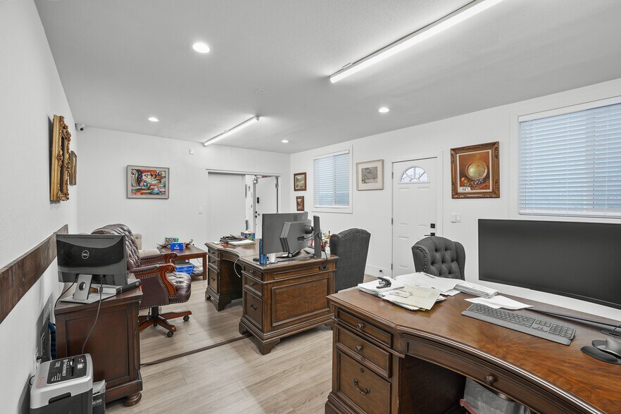 More Photos Of 1130 N Hollywood Way, Burbank Freestanding For Lease