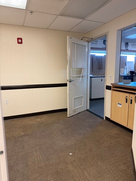 More Photos Of 680 S State St, Ukiah Drugstore For Sale