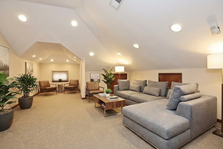 More Photos Of 22 S Madison Ave, Spring Valley Office For Sale
