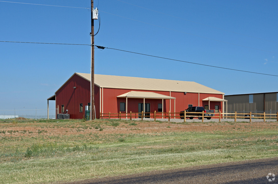 Primary Photo Of 12804 Cr-2500, Lubbock Light Distribution For Sale