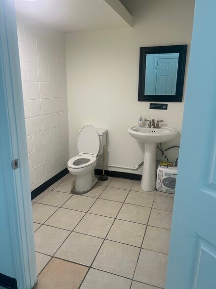 More Photos Of 1725-1733 Babcock Rd, San Antonio Unknown For Lease