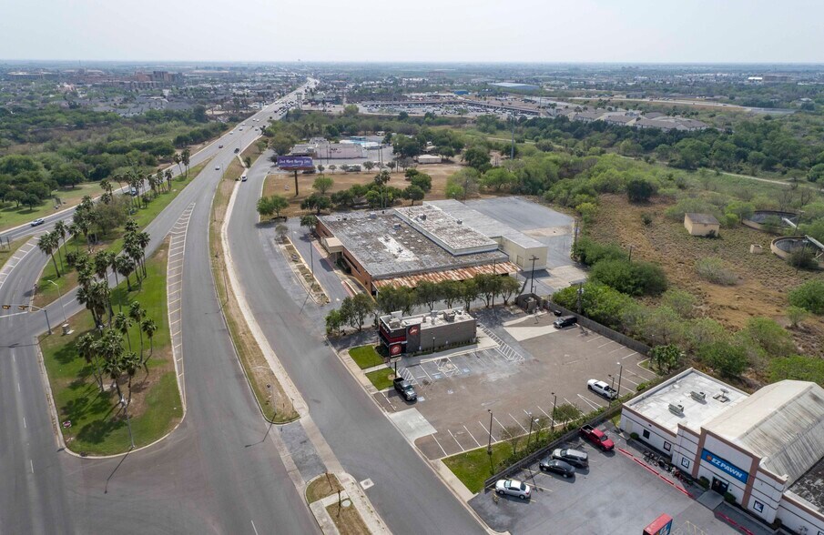 More Photos Of 1310 S Commerce St, Harlingen Office For Sale