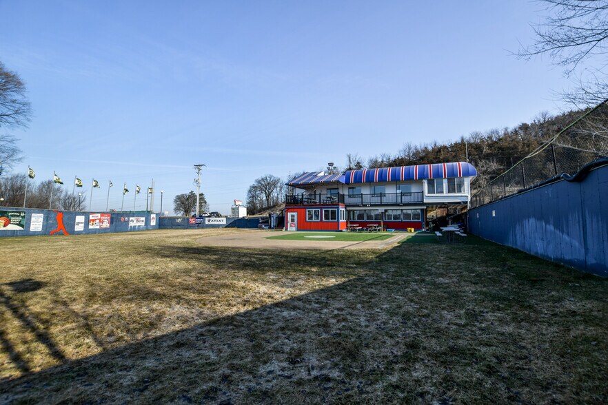 More Photos Of 10267 US Highway 14, Mazomanie Sports And Entertainment For Sale