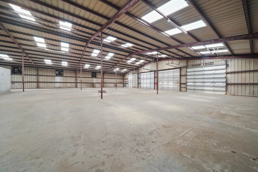 More Photos Of 213 FM 1314, Conroe Manufacturing For Lease
