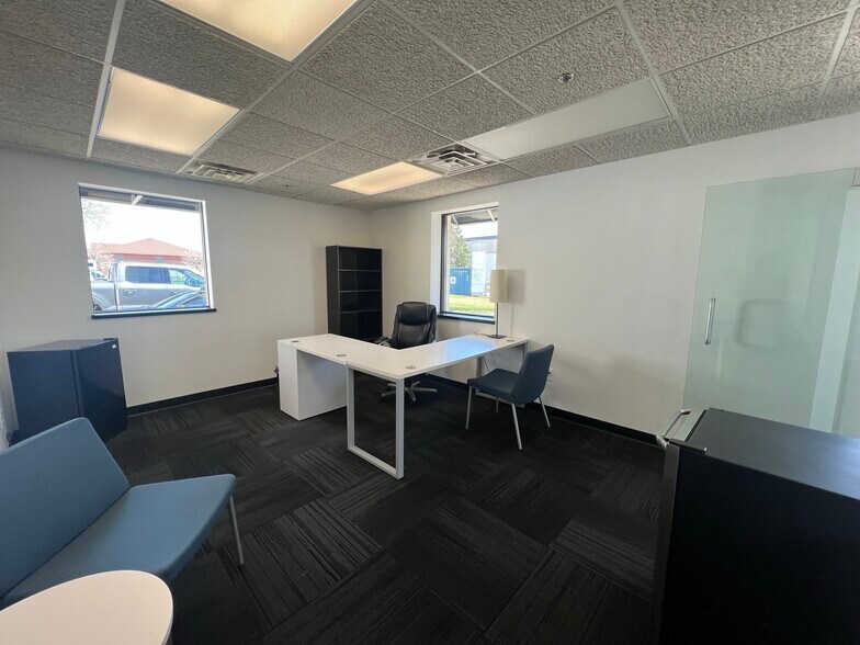 More Photos Of 9240 NE Baltimore St, Blaine Warehouse For Lease