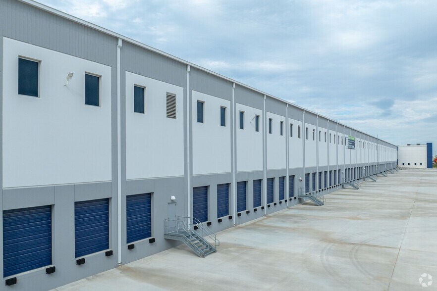 More Photos Of 11249 I-10 E, Mont Belvieu Distribution For Lease