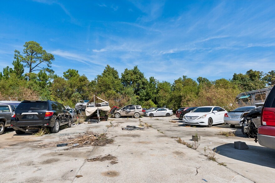 More Photos Of 1304 W 19th St, Panama City Auto Repair For Sale