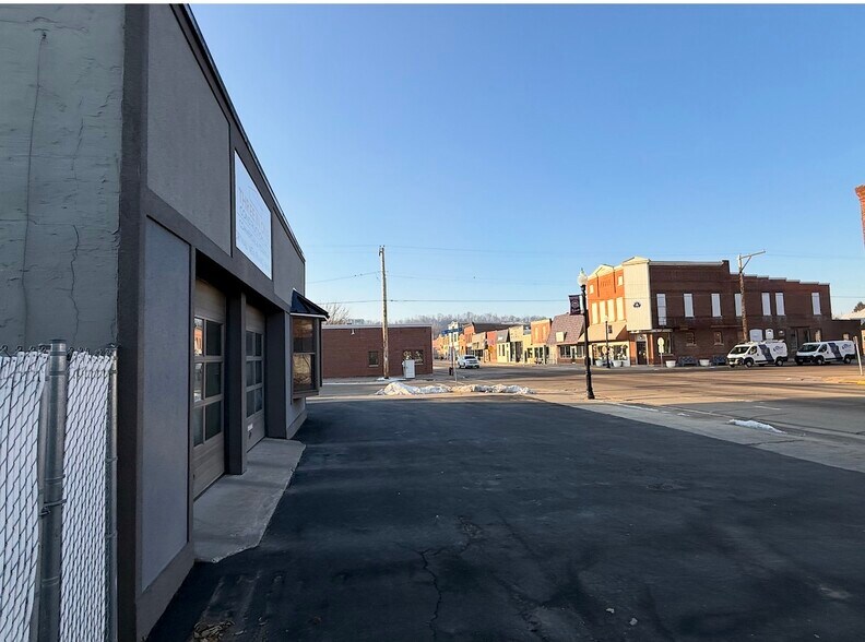 More Photos Of 103 Leonard St S, West Salem Freestanding For Lease