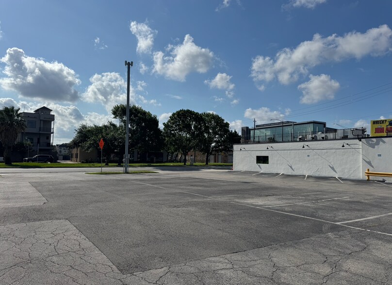 More Photos Of 101 Heights Blvd, Houston Restaurant For Sale