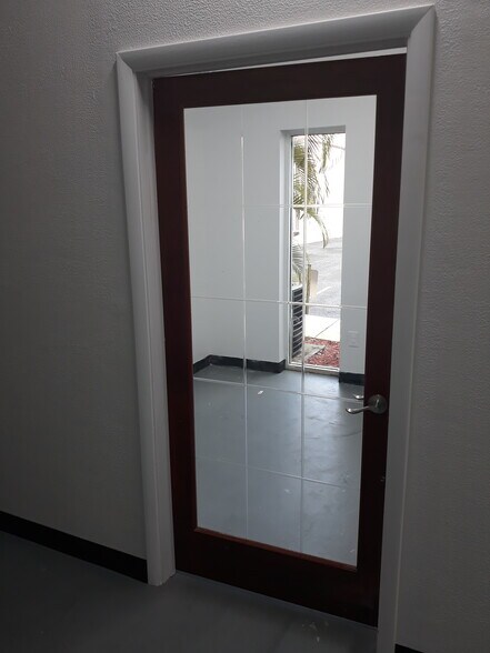 More Photos Of 30798 US Highway 19 N, Palm Harbor Warehouse For Lease