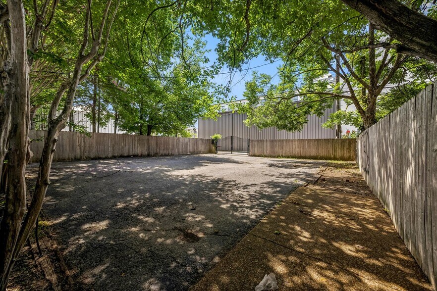 More Photos Of 2151 Monroe Ave, Memphis Office Residential For Sale