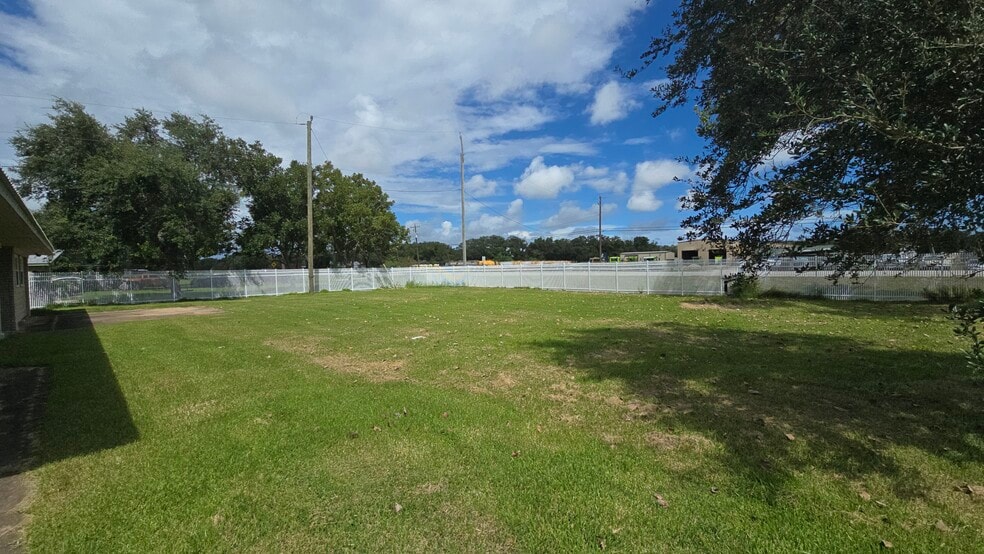 More Photos Of 3315 Fm 523 Rd, Oyster Creek Shelter For Sale