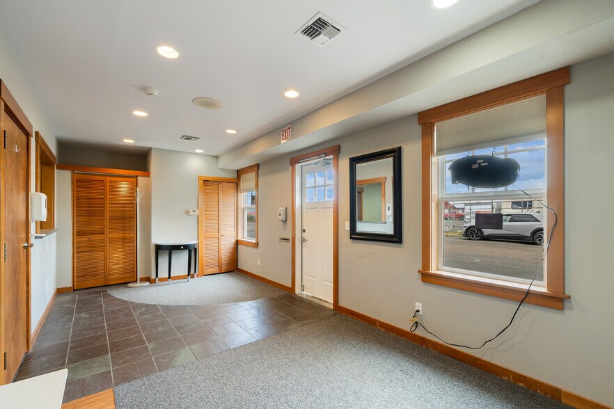 More Photos Of 441-433 30th St, Astoria Healthcare For Lease