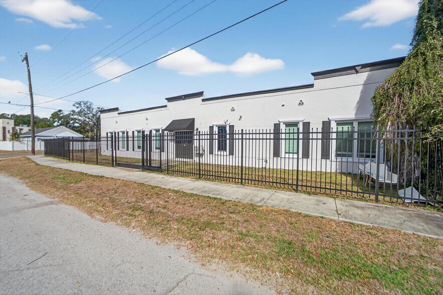More Photos Of 3411 N 29th St, Tampa Office For Sale