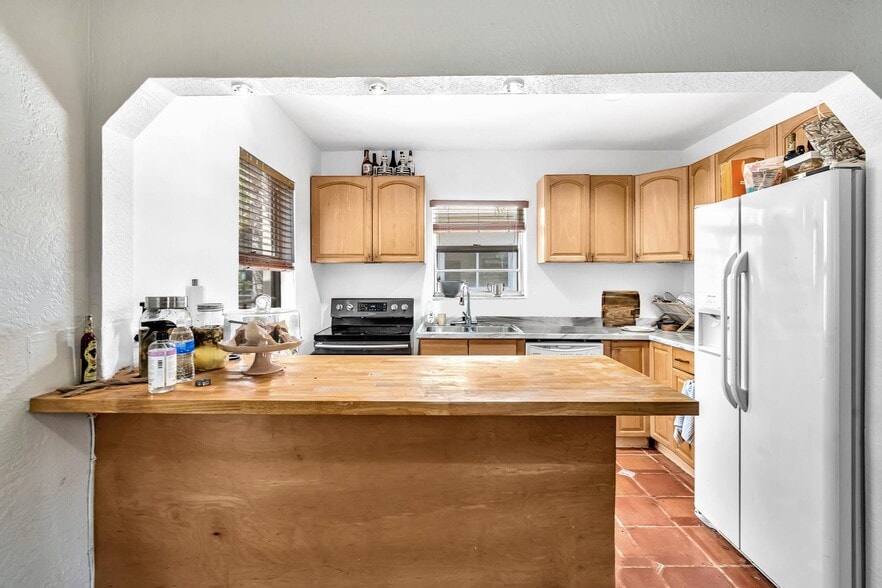 More Photos Of 836 W 40th St, Miami Beach Apartments For Sale