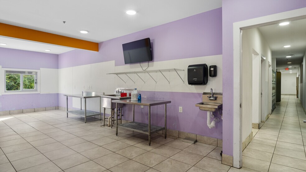 More Photos Of 235 N Mosby Ave, Littleton Restaurant For Sale