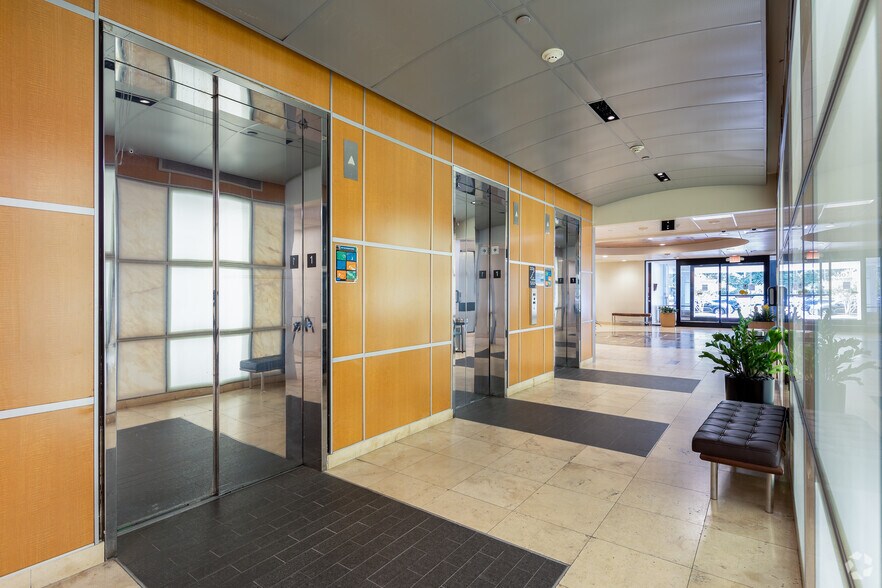 More Photos Of 800 Peakwood Dr, Houston Unknown For Lease