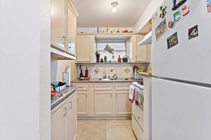 More Photos Of 1004 S Main St, Pasadena Apartments For Sale