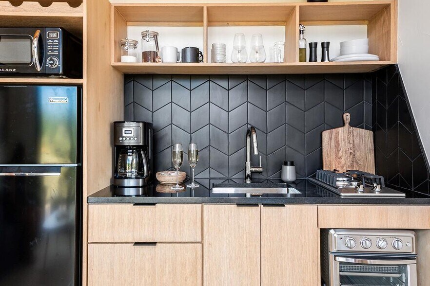 More Photos Of 1956 Loudon Rd, Fredericksburg Hotel For Sale