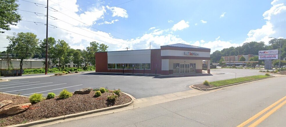 More Photos Of 17 Bryson St, Asheville Freestanding For Sale