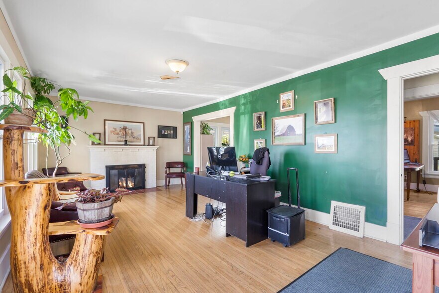 More Photos Of 1658 Saint Louis St, Springfield Office For Lease