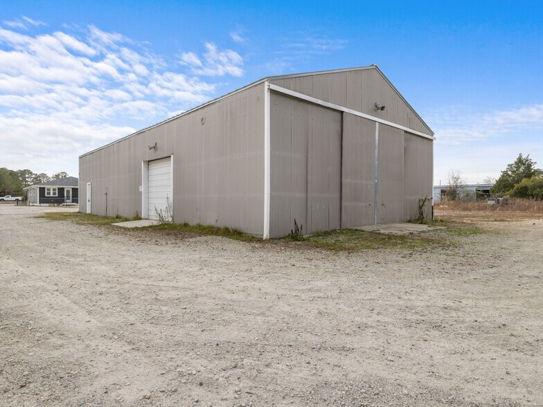 More Photos Of 3261 New Bern Hwy, Jacksonville Light Distribution For Lease