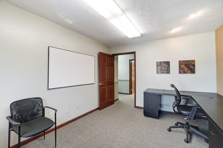 More Photos Of 830 E Franklin St, Centerville Medical For Sale