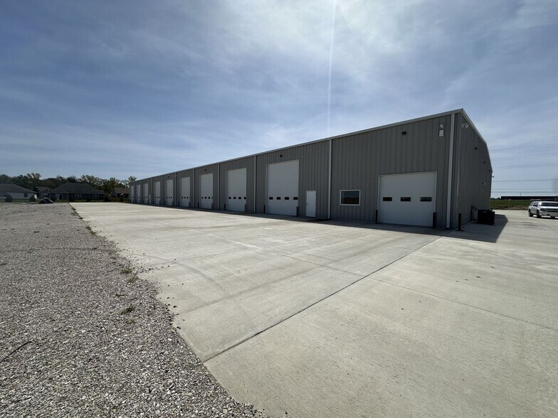 More Photos Of 16001 Boyle Lane, Evansville Warehouse For Lease