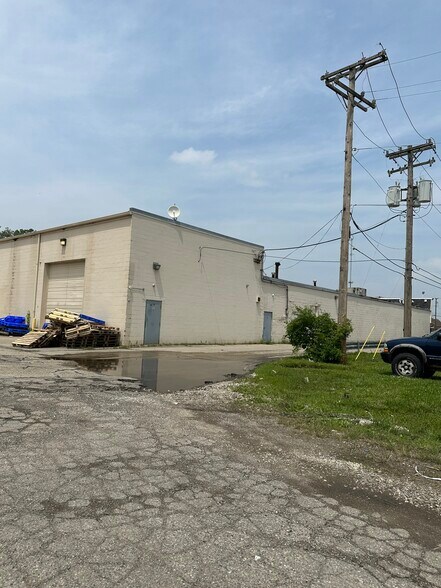 More Photos Of 19100 15 Mile Rd, Clinton Township Storefront For Sale