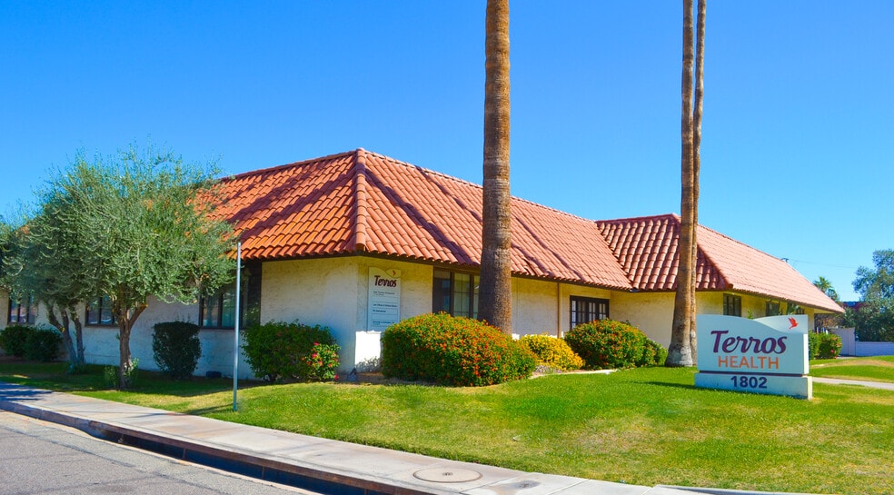 Primary Photo Of 1802 E Thomas Rd, Phoenix Medical For Lease
