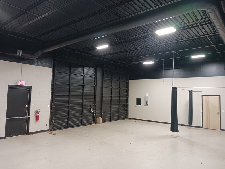 More Photos Of 4229 Royal Ave, Oklahoma City Flex For Lease