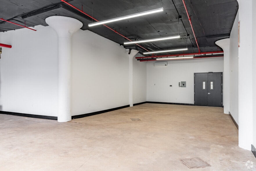 More Photos Of 4 Evergreen Ave, Brooklyn Light Manufacturing For Lease