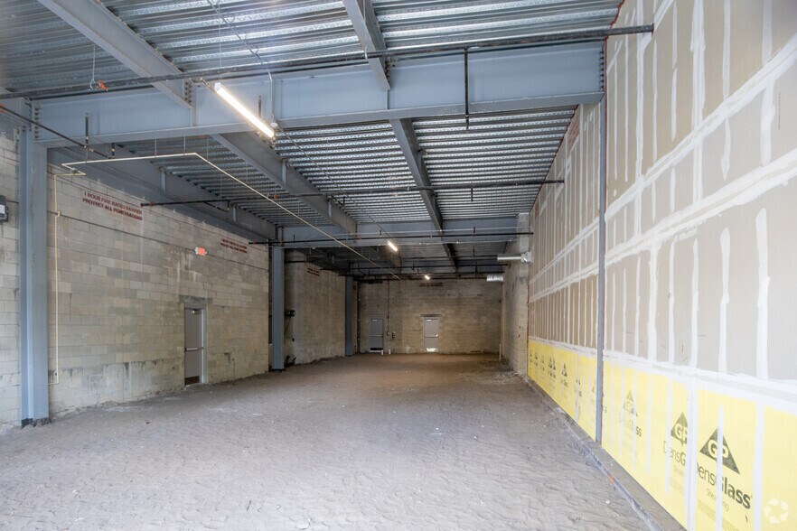 More Photos Of 100-108 E Colonial Dr, Orlando Specialty For Lease