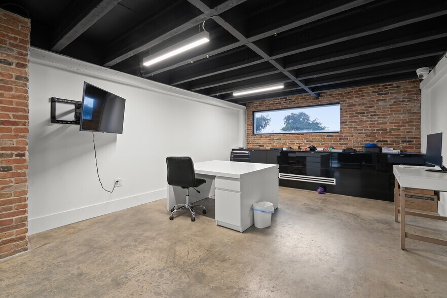 More Photos Of 2041-2045 NW 1st Ave, Miami Light Manufacturing For Lease