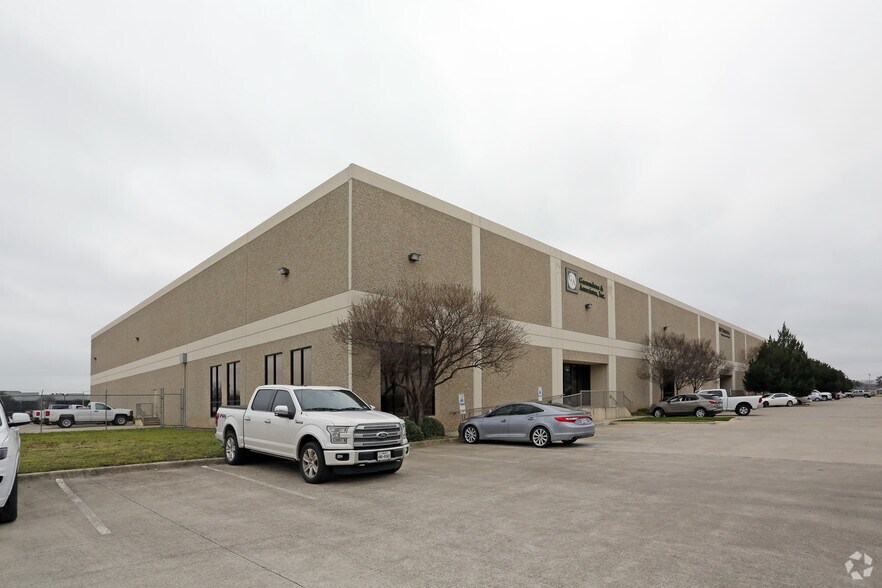 More Photos Of 7500-7524 S Jack Newell Blvd, Fort Worth Warehouse For Lease