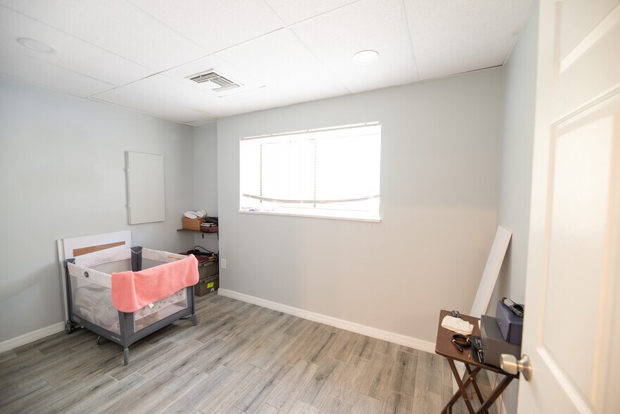 More Photos Of 5010 N Nebraska Ave, Tampa Light Distribution For Lease