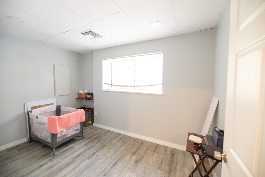 More Photos Of 5010 N Nebraska Ave, Tampa Light Distribution For Lease