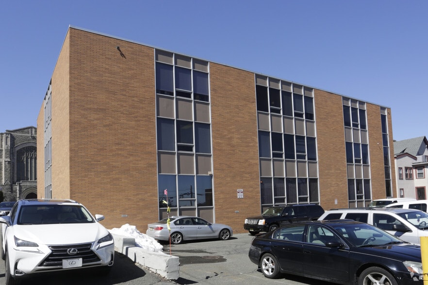 More Photos Of 39 S Fullerton Ave, Montclair Medical For Lease