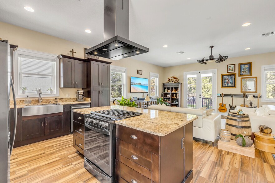 More Photos Of 136 Julia St, New Smyrna Beach Flex For Sale