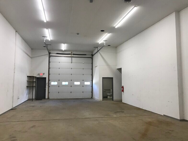 More Photos Of 612 N Main St, Cottage Grove Distribution For Lease