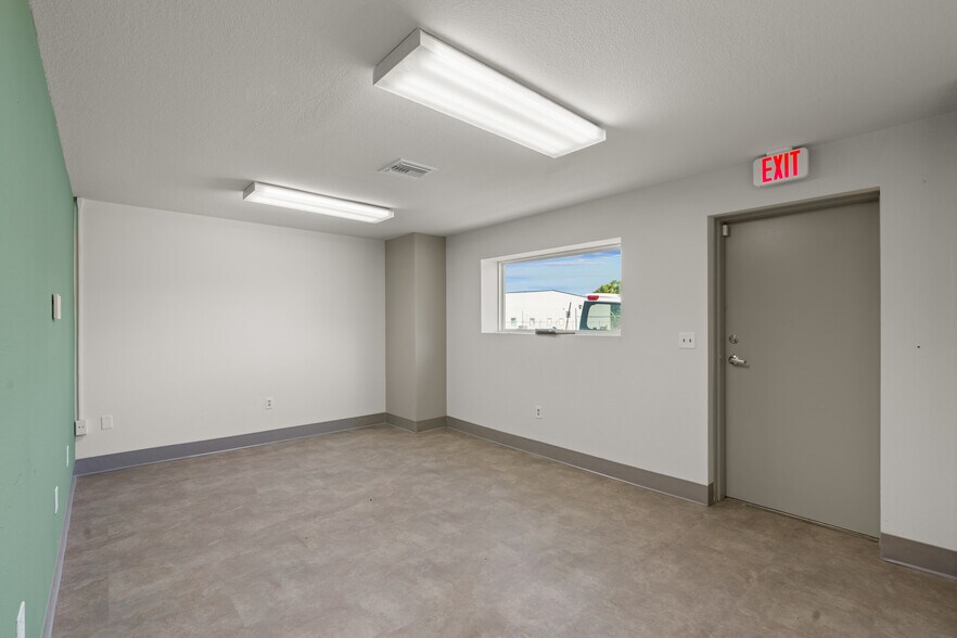 More Photos Of 13595 SE 31st Ave, Summerfield Warehouse For Sale