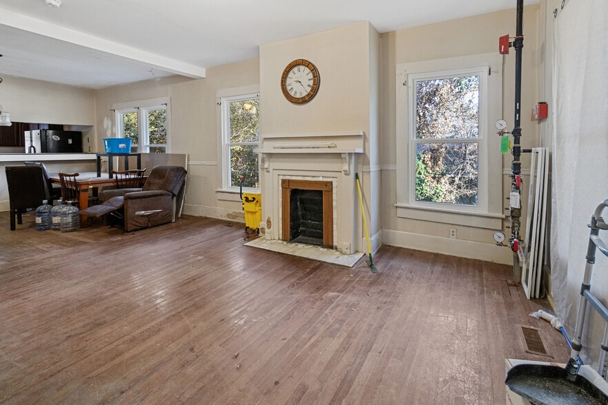 More Photos Of 960 Curry Pl, Macon-Bibb Healthcare For Sale