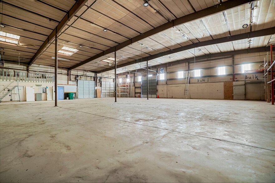 More Photos Of 5745 Monaco St, Commerce City Warehouse For Lease