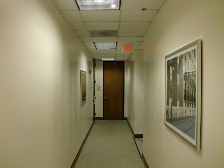 More Photos Of 200 S 10th St, McAllen Office For Lease