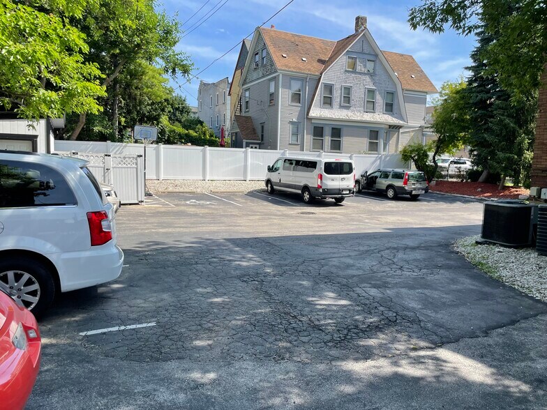 More Photos Of 727 N 31st St, Milwaukee Specialty For Sale