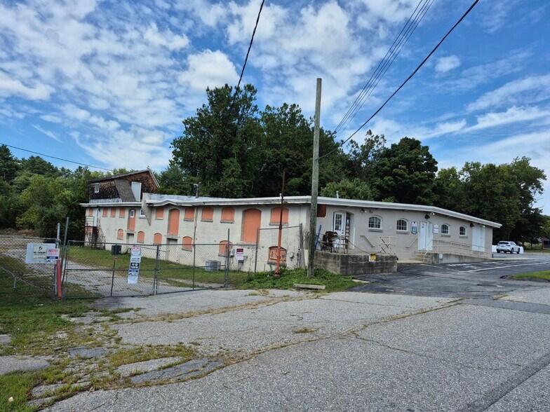 More Photos Of 19 S Walnut St, Wauregan General Retail For Sale