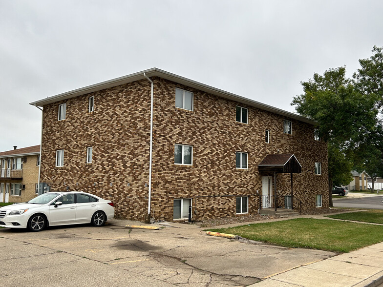 Primary Photo Of 1500 1st Ave NW, Mandan Apartments For Sale